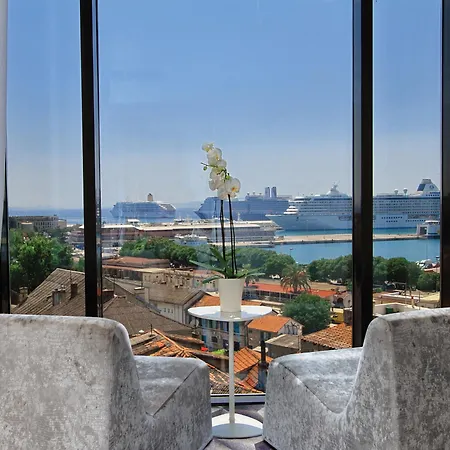 Luxe 4*