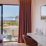 Luxe Hotel