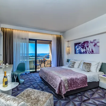 Luxe Hotel 4*
