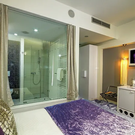 Luxe Hotel 4*