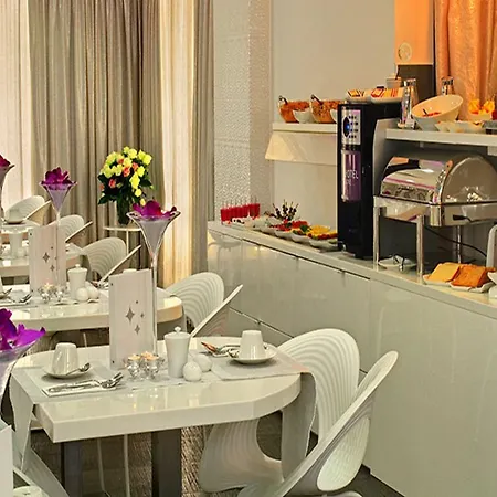 Luxe מלון 4*