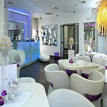 Luxe Hotel