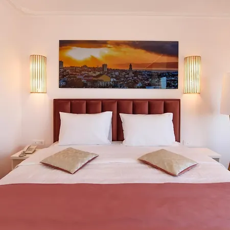 Luxe Hotel 4*