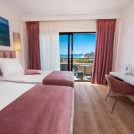Luxe Hotel 4*