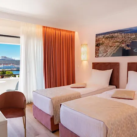 Ξενοδοχείο Luxe 4*