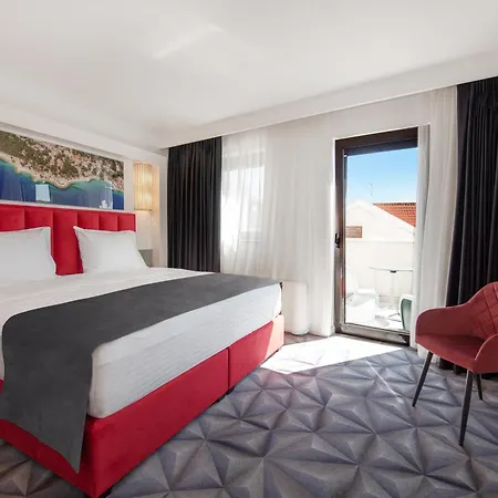 Luxe Hotel 4*