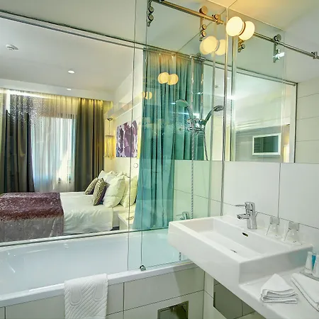 מלון Luxe 4*