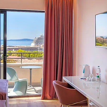 Hotel Luxe 4*