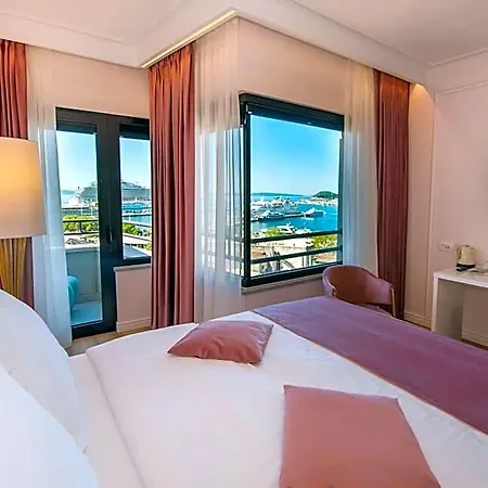 Hotel Luxe 4*
