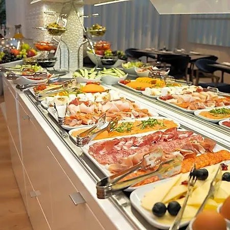 Luxe Hotel 4*