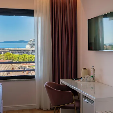 Hotel Luxe 4*