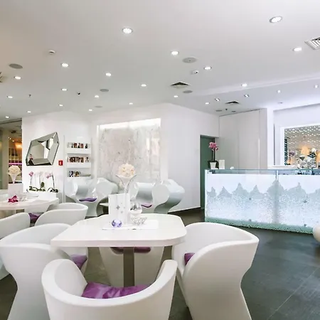 Luxe Hotel 4*