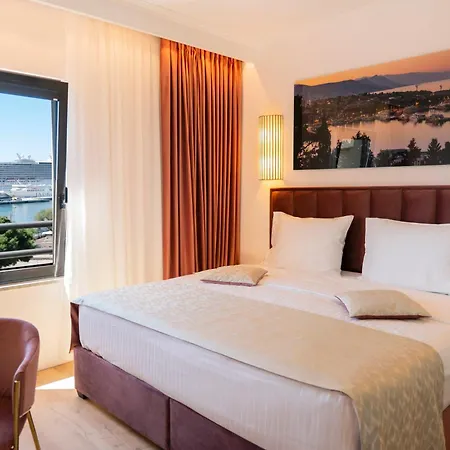 Luxe Hotel